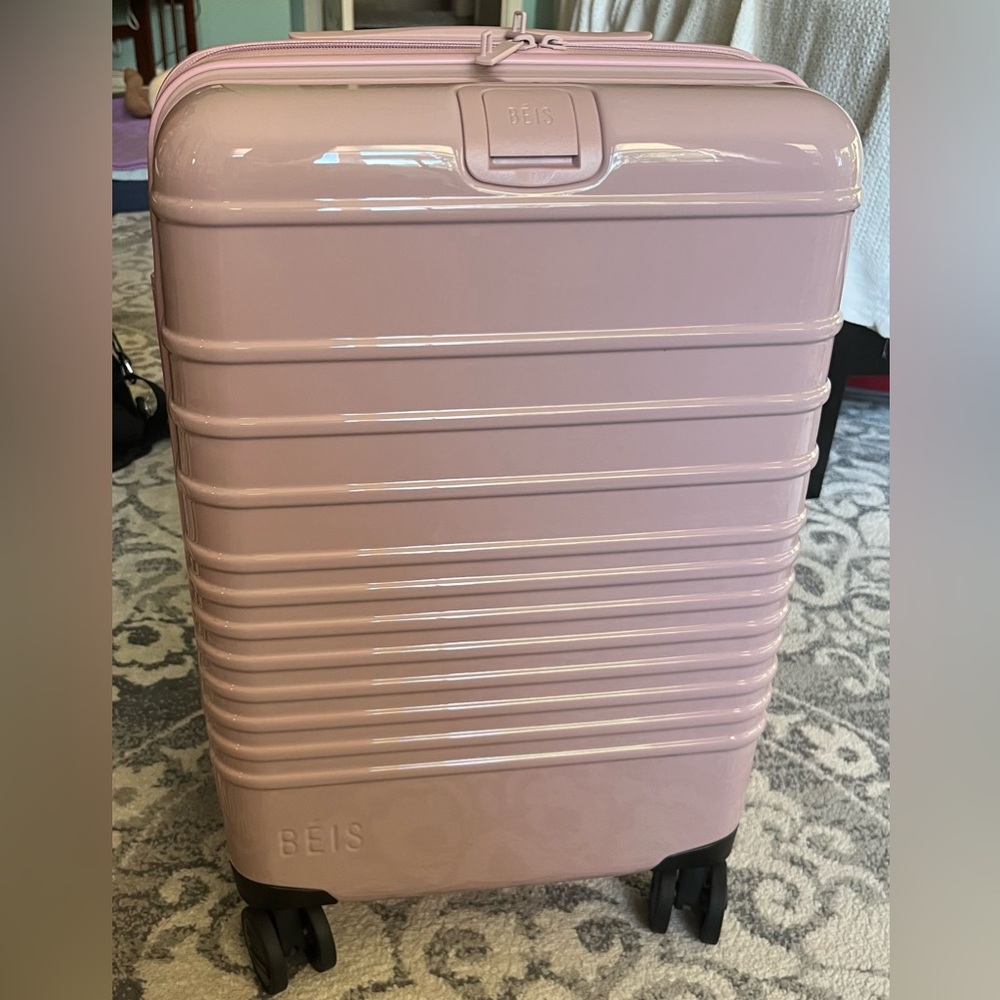 NEW BEIS carry-on roller in glossy atlas pink